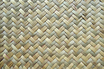Schachtel aus Strohgeflecht - flat braid network of straw box