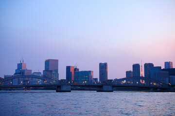 Naklejka premium 東京都 隅田川の勝鬨橋と街並み