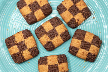 double shortcrust biscuits with caramel and chocolate,biscotti doppia frolla con caramello e...
