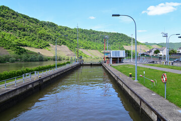 wasserschleuse auf dem mosel, deutschland