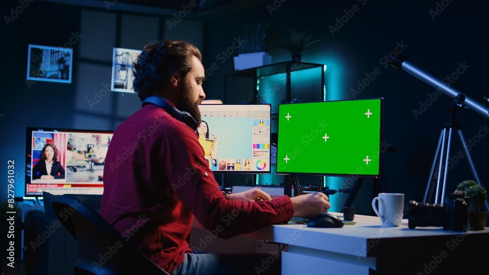 Aufkleber photographer uses photo editing software on green screen pc display in personal studio. freelancer u