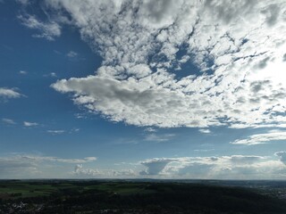 Wolkengebilde an einem Sommertag