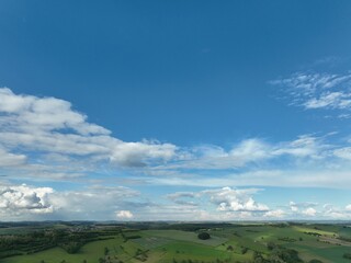 Wolkengebilde an einem Sommertag