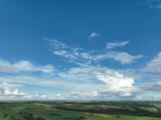 Wolkengebilde an einem Sommertag