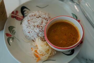 Shrimp curry rice with pickled vegetables