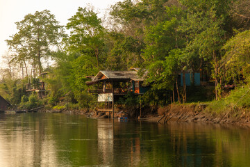Obraz premium Houses on the River Kwai in Thailand