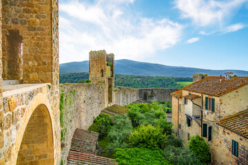 Obraz premium View of Monteriggioni, Tuscany medieval town on the hill.