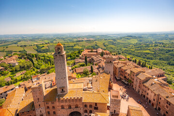 Fototapeta premium Medieval San Gimignano hill town with skyline of medieval towers, including the stone Torre Grossa. Province of Siena, Tuscany, Italy.