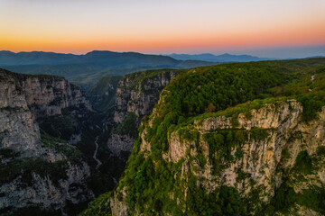 Naklejka premium Vikos Gorge from the Oxya Viewpoint in the national park in Vikos-Aoos in zagori, northern Greece. Nature landscape