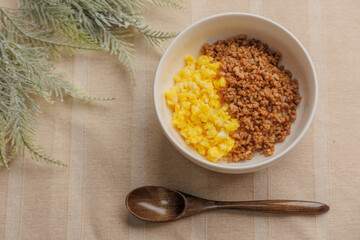 ひき肉と卵の二食丼