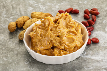 Peanut paste in the bowl