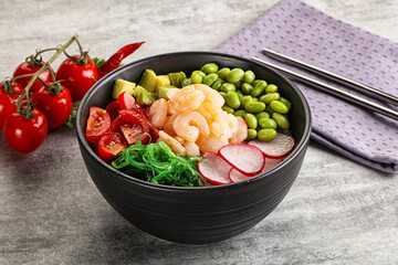 Hawaian cuisine - Poke with cocktail shrimps