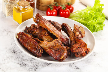 Roasted duck wings with sauce