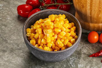 Sweet canned ripe corn grain