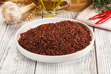 Red raw dry rice gor cooking