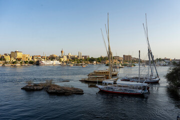 The Nile River is a river that flows through the northeastern part of the African continent. With a total length of 6,650 km, it is the longest river in the world