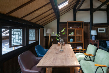 A caf é in a Chinese attic room