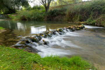 RIO EBRÓN A SU PASO POR TORREBAJA (ADEMUZ). VALENCIA. ESPAÑA