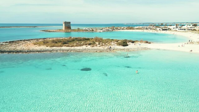 Salento, Porto Cesareo, spiaggia di Torre Chianca vista dal drone in estate. Puglia, Lecce, Italia 