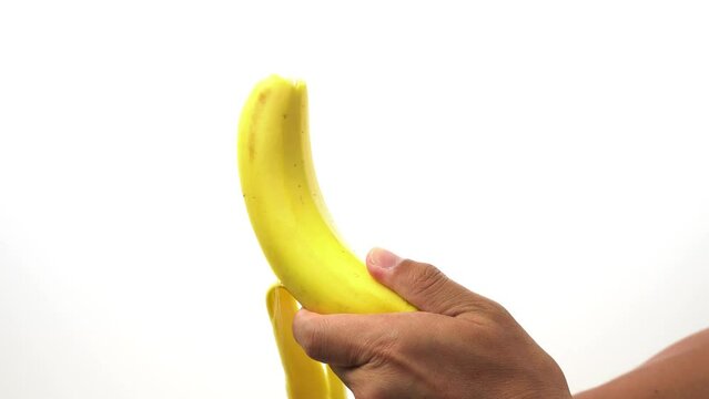 バナナの皮を剥く手元