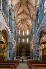Fototapeta premium vertical view of the central nave and altar of the Avila Cathedral