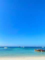 Obraz premium Tropical island in the ocean