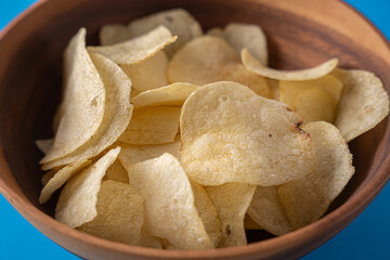 パリパリの美味しそうなポテトチップス