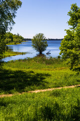 Lac de Saint-Ferréol, classé au Patrimoine Mondial de l’UNESCO, formant un écrin de verdure