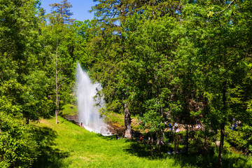 Gerbe d’eau de Saint-Ferréol, en contrebas du barrage
