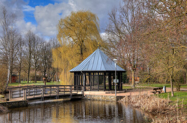 Pavillon am Schlossparkteich im Schlosspark in Gemmingen im Kraichgau, Landkreis Heilbronn, Baden-Württemberg; Süddeutschland, Deutschland, Europa.