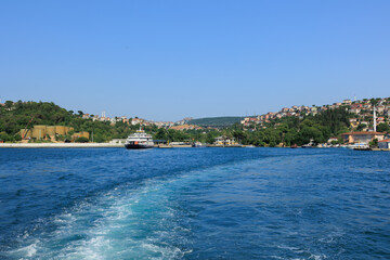 Fototapeta premium Turquoise blue sea water. View of the Bosphorus in Istanbul city on sunny summer day, in a public place.