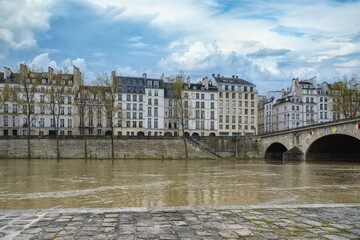 Paris, ile Saint-Louis, beautiful houses quai d’Anjou

