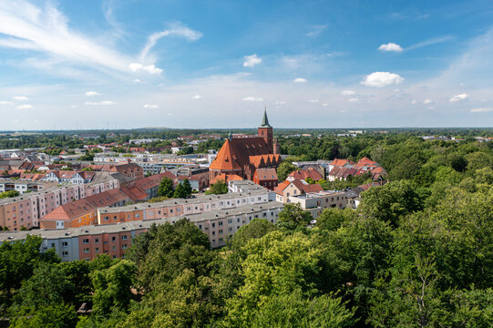 Kirche St. Marien in Bernau bei Berlin im Sommer