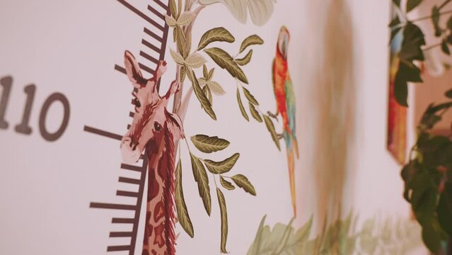 Height meter for children, wall-mounted height meter, children's height meter