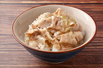 豚バラネギ塩丼