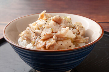 豚バラネギ塩丼