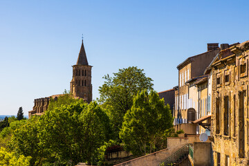 Collégiale Saint-Félix à Saint-Félix-Lauragais depuis les anciens remparts de Saint-Félix-Lauragais