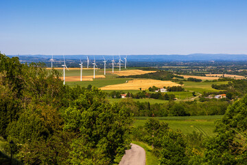 Parc éolien du Lauragais depuis les anciens remparts de Saint-Félix-Lauragais
