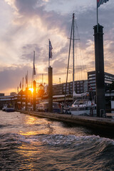 Sonnenuntergang &uuml;ber dem Hamburger Hafen