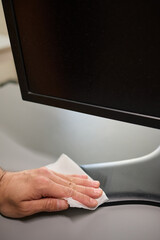 Obraz premium A person is using a cloth to clean a flat screen TV