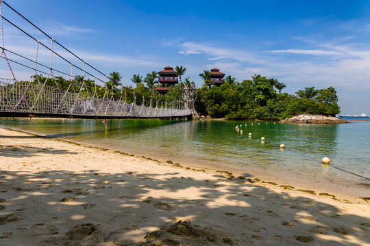 Fototapeta Rope suspension bridge and lush vegetation at Palawan Beach, Singapore