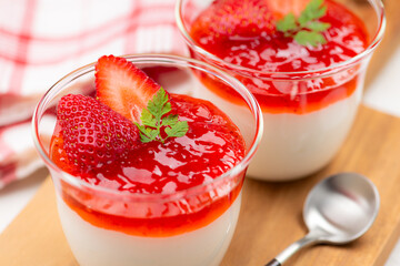 いちごのヨーグルトムース