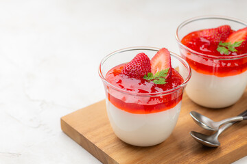 苺のヨーグルトムース
