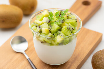 キウイフルーツのヨーグルトムース