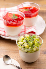 苺とキウイフルーツのヨーグルトムース