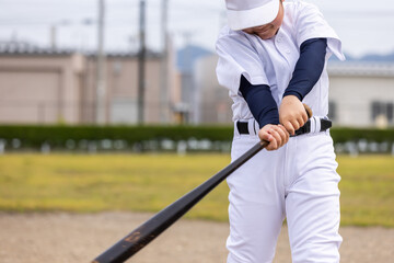 素振りをする野球少年　baseball boy