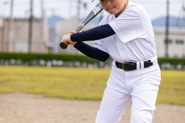 素振りをする野球少年　baseball boy