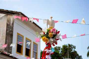 Decoração para a Festa do Divino Espírito Santo em Paraty, no Rio de Janeiro. Celebração	