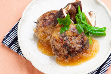 和風ハンバーグおろしソースかけ