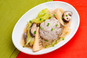 肉団子とキャベツ、筍の中華煮